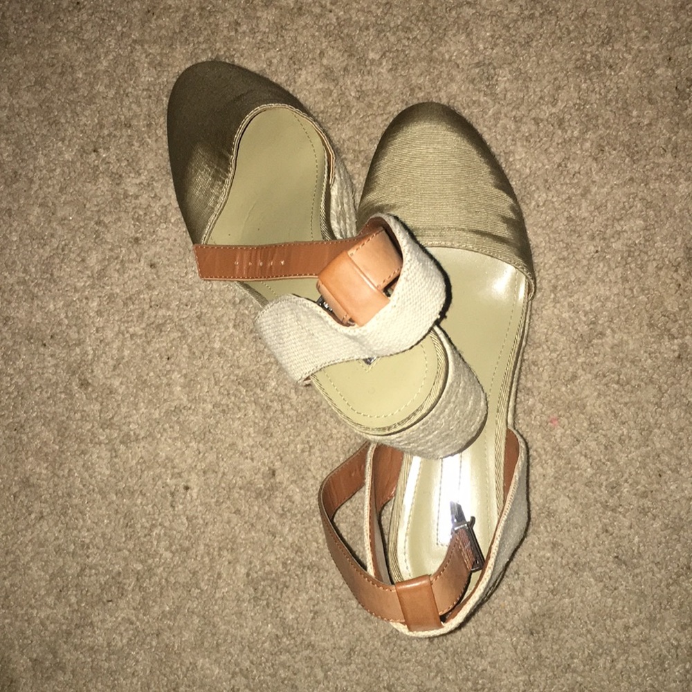 BCBG GENERATION  closed toe Platform  espadrille